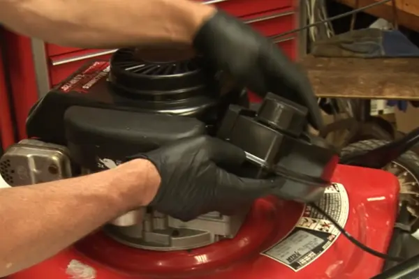 How to Clean the Carburetor on a Lawn Mower