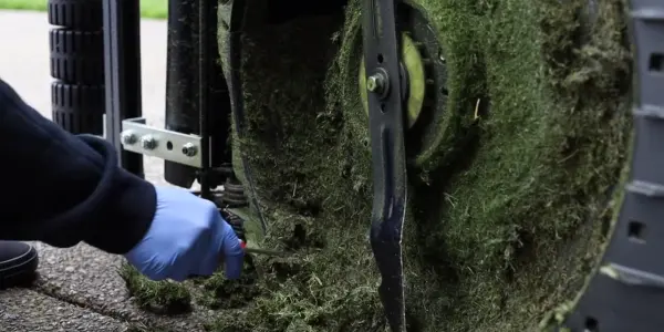 how I clean my electric lawn mower